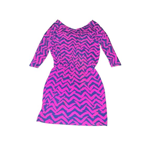 Lilly Pulitzer Cara Dress Size S Pop Pink I Got Lucky Chevon Dolman Sleeve Mini - Picture 1 of 4